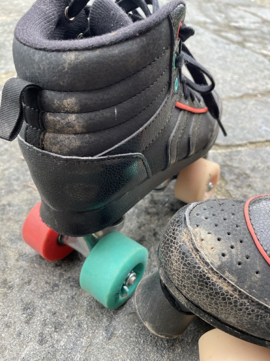 Decathlon Pattini in linea & Pattini a rotelle: Patin à roulettes noir, Taille 36  – Usato da Villars-sur-Glâne venduto da Captainguy 1
