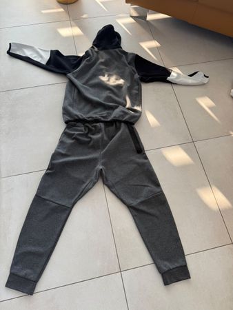 Nike Trainingsanzug grau Grösse L guter Zustand