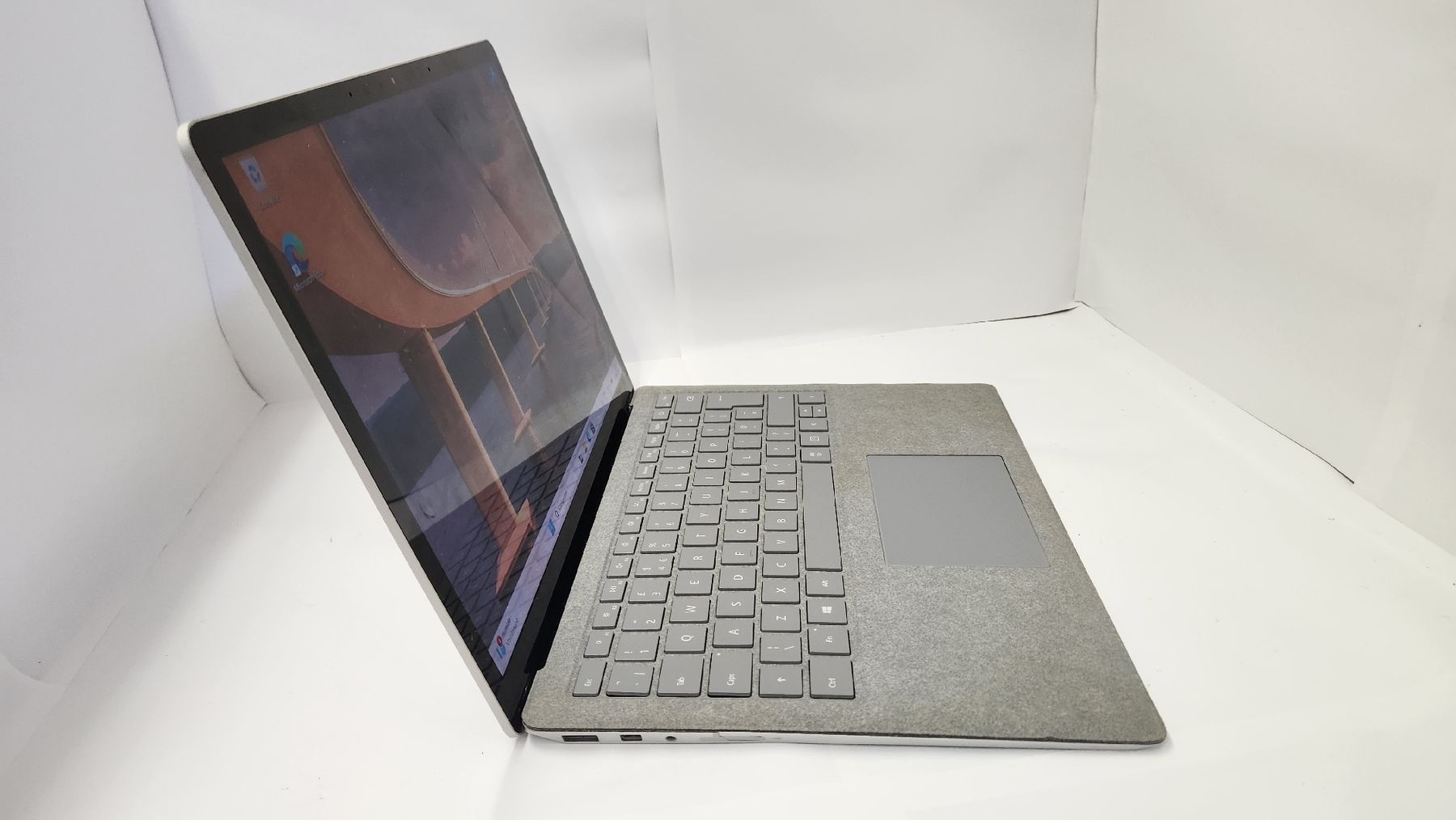 Microsoft Notebook: Microsoft Surface Laptop Intel Core i5 7th  – Usato da Donneloye venduto da ire_767q 2