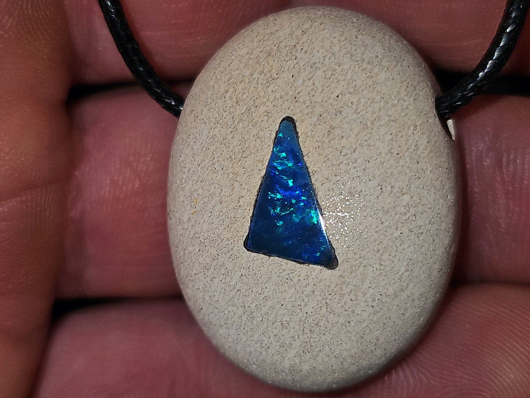 Edelsteine: Grosser Sandstein Anhänger mit Australischem Opal Inlay – Neu und originalverpackt aus Uerkheim von Winwinner 4