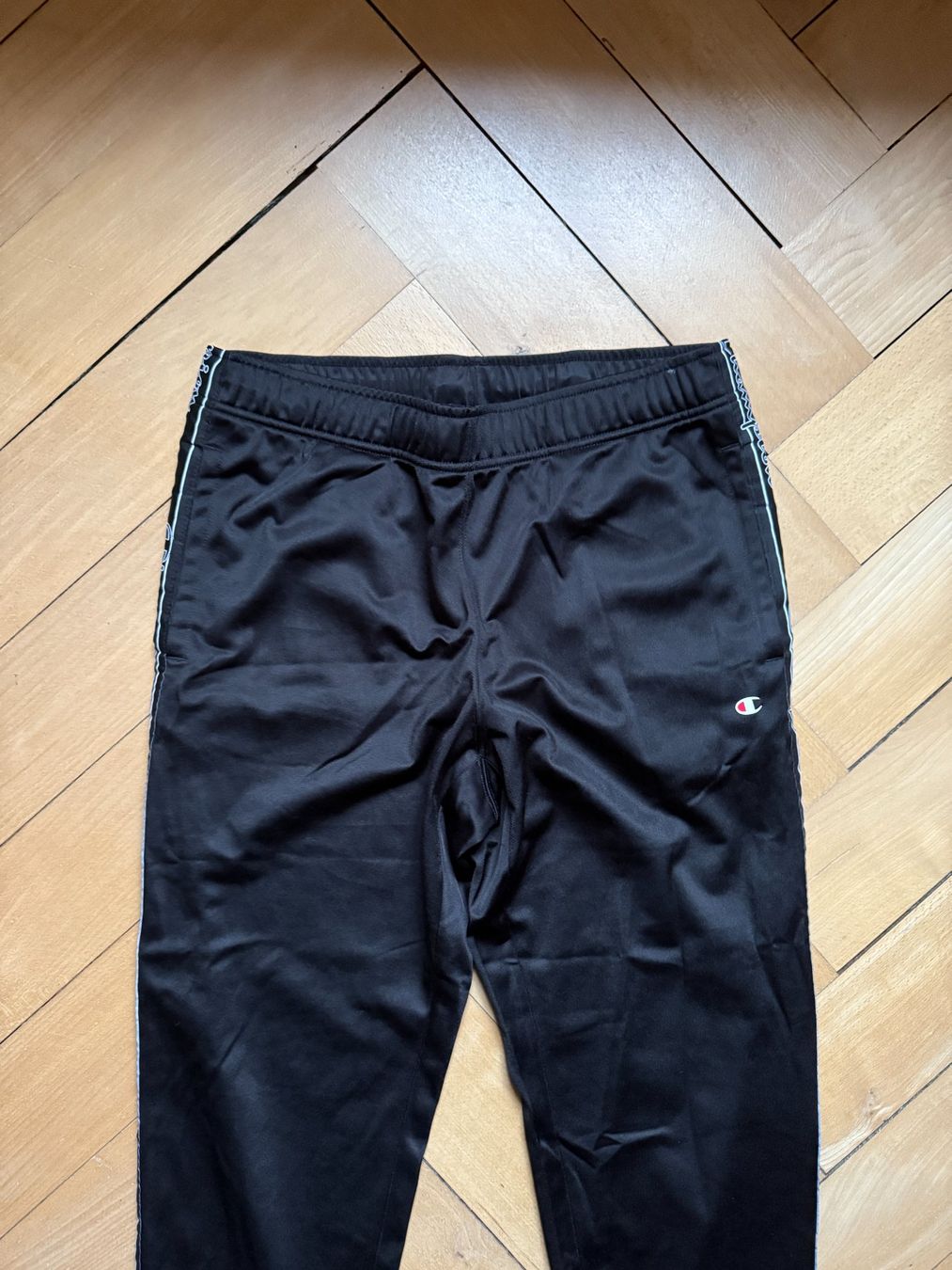 Champion Pantaloni: CHAMPION - Trainerhose schwarz L – Usato da Zürich venduto da Diazaio 1