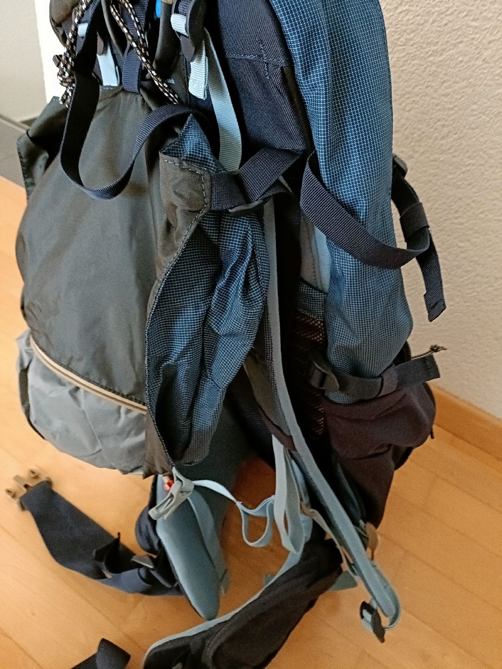 Zaini: Ganz neu Trekking Rucksack 50l + 10 l – Nuovo e nell'imballaggio originale da Gossau SG venduto da scania1509 1