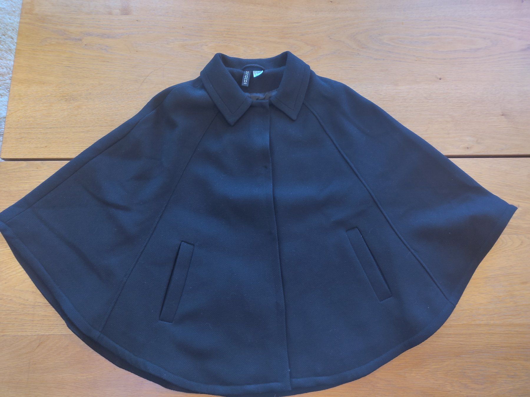 H&M Altro in Moda donna: Cape von Divided H&M – Usato da Langenthal venduto da Carmilla94 1