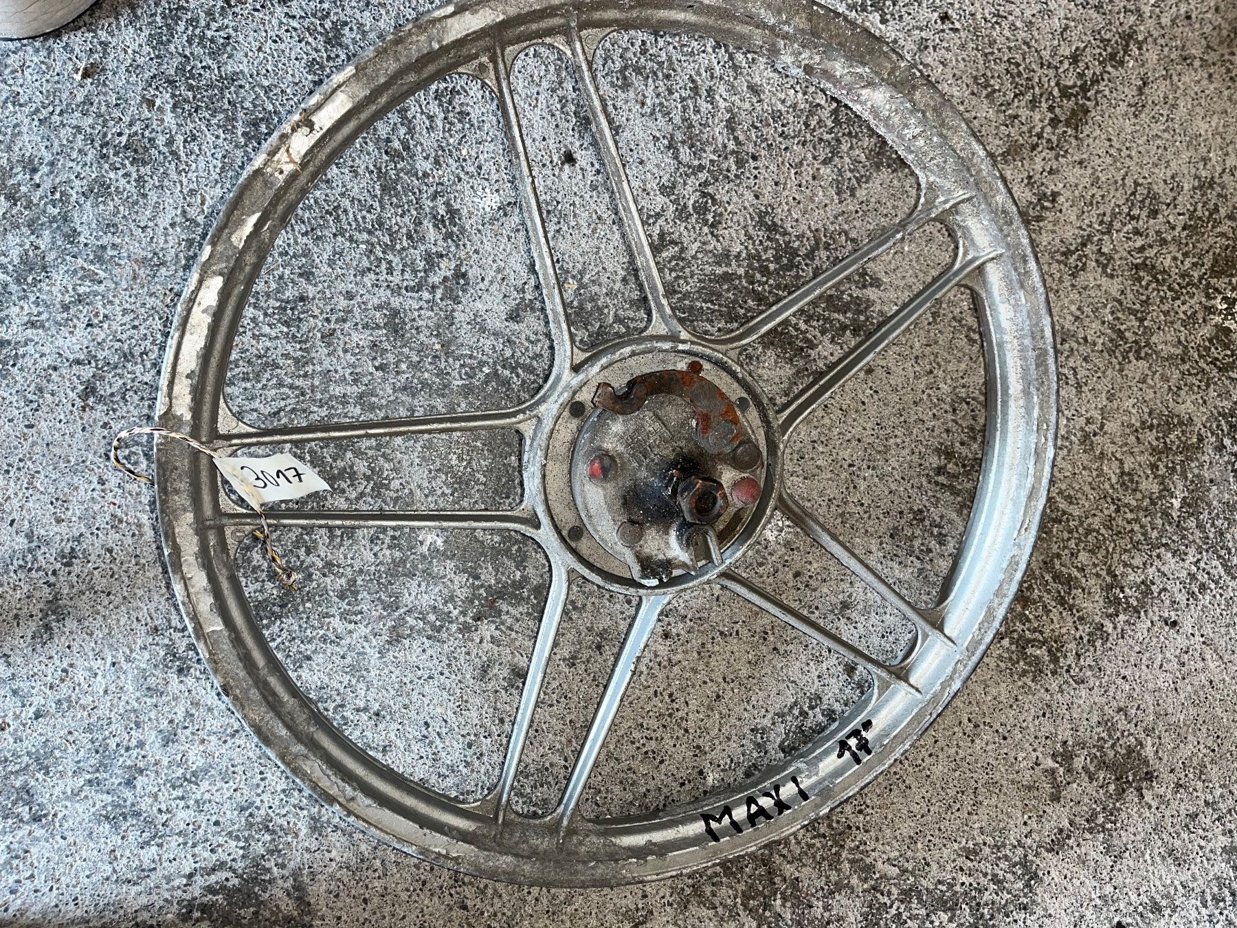 Puch Parti ricambio per ciclomotori: Puch Maxi/X30 Gussfelgen Hinterrad – Usato da Fahrni b. Thun venduto da berger_tuning34