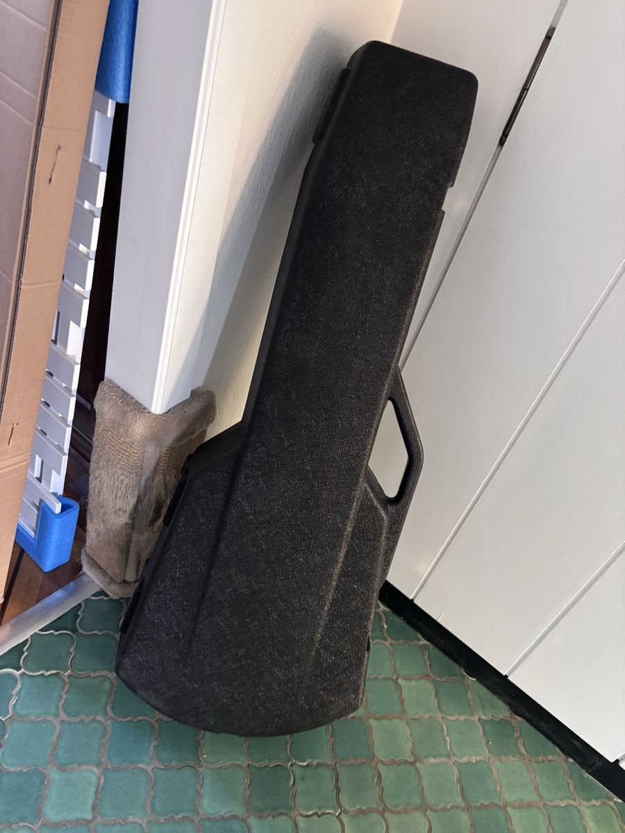 Gibson Strumenti musicali: Gibson Chainsaw case, coffre Sg et Les Paul – Usato da Yverdon-les-Bains venduto da DoctorGuitar 1