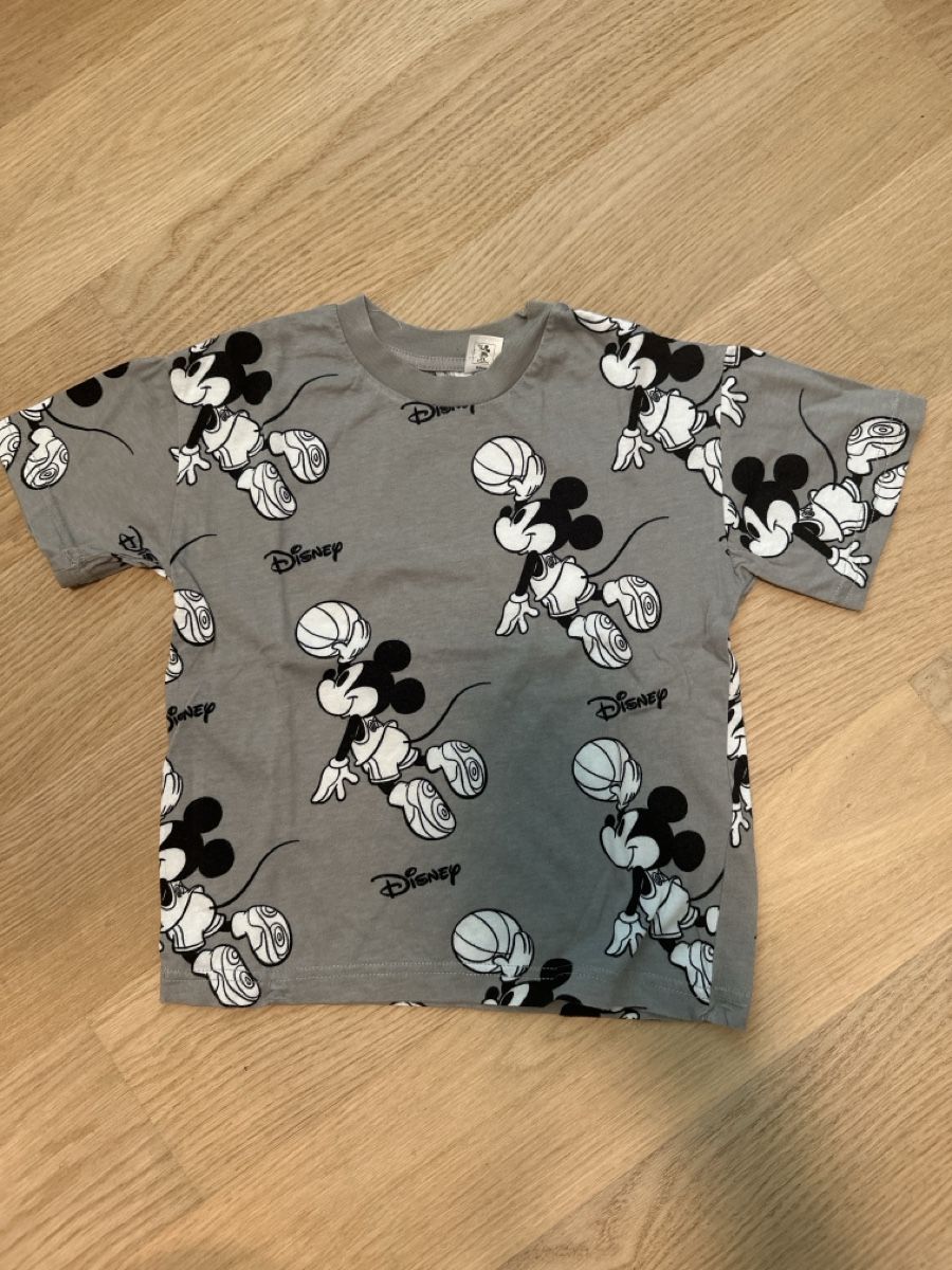 Lotti & Set di vestiti: Kinder T-Shirts 4er Pack 104 Sommer – Usato da Uitikon Waldegg venduto da PBrosi 4