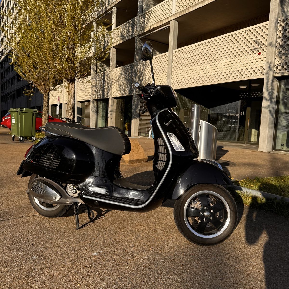 Vespa Scooter: Vespa GTS 300 Super ABS – Usato da Zürich venduto da Aesti 1