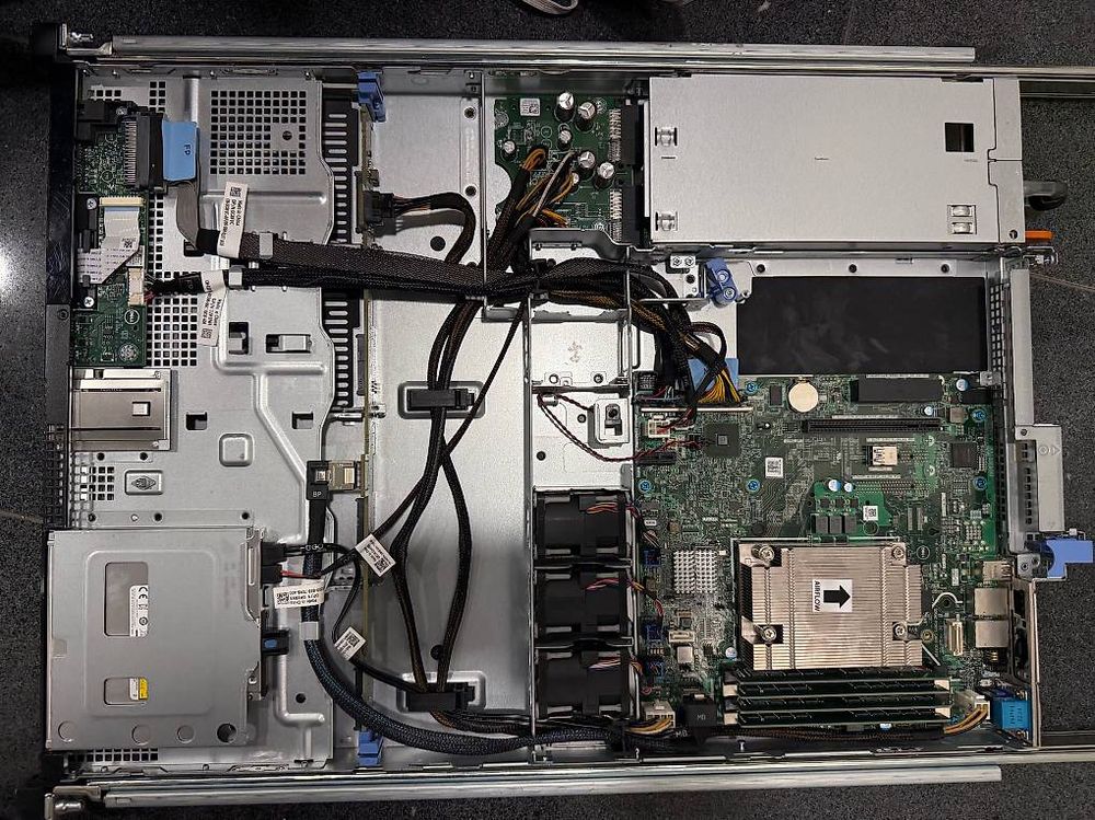 Serveur Dell R330 (Gebraucht) in Geneve für CHF 46 – nur Abholung auf ...