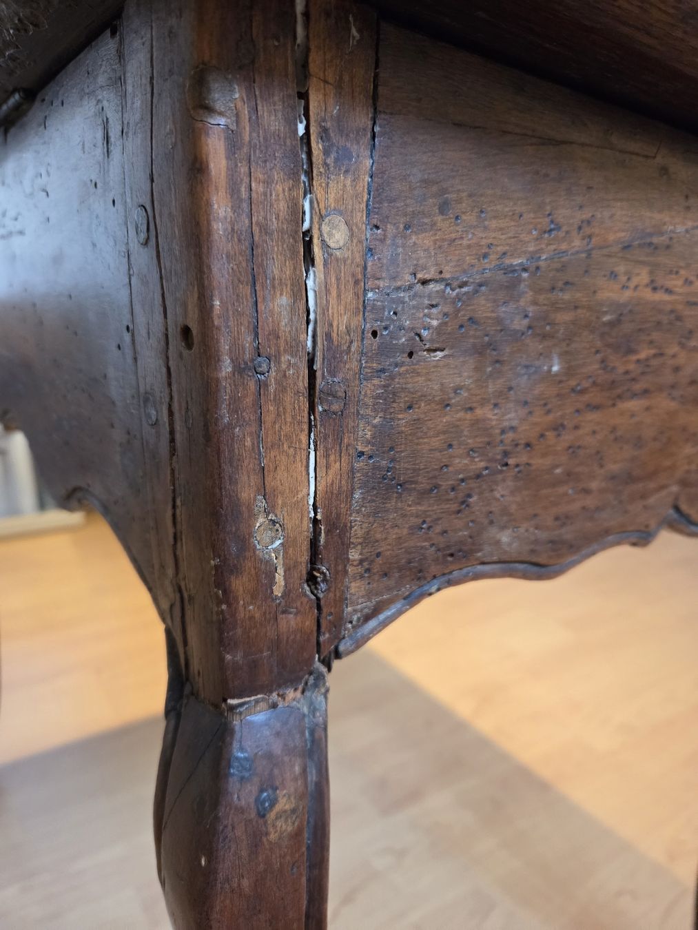 Tavoli: Antiker Schmucktisch mit Glas – Usato da Kölliken venduto da Lieblings-stuecke 5