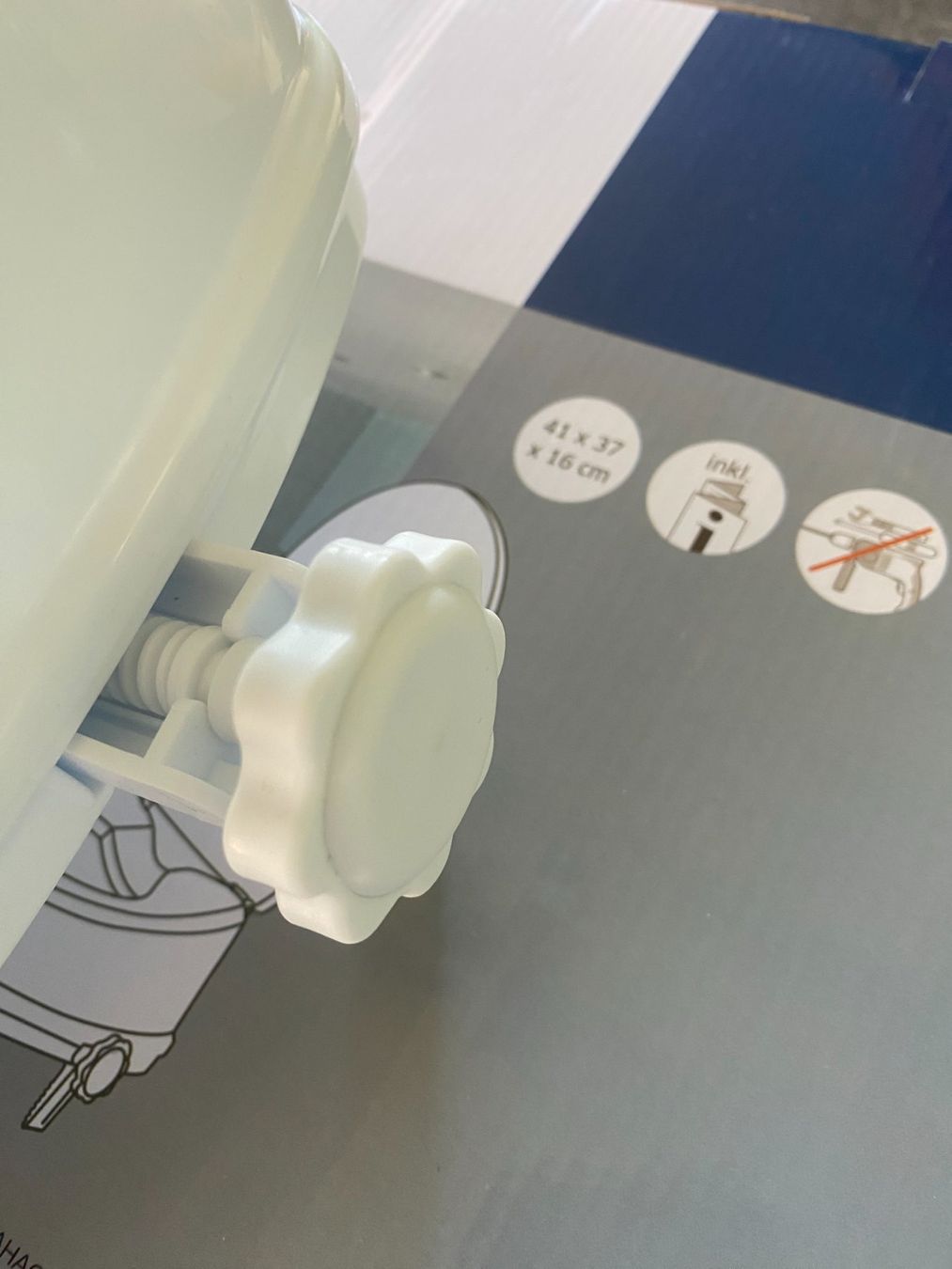 WC: WC-Sitzerhöhung weiss mit Deckel neuwertig – Usato da Effretikon venduto da Kiri013 2