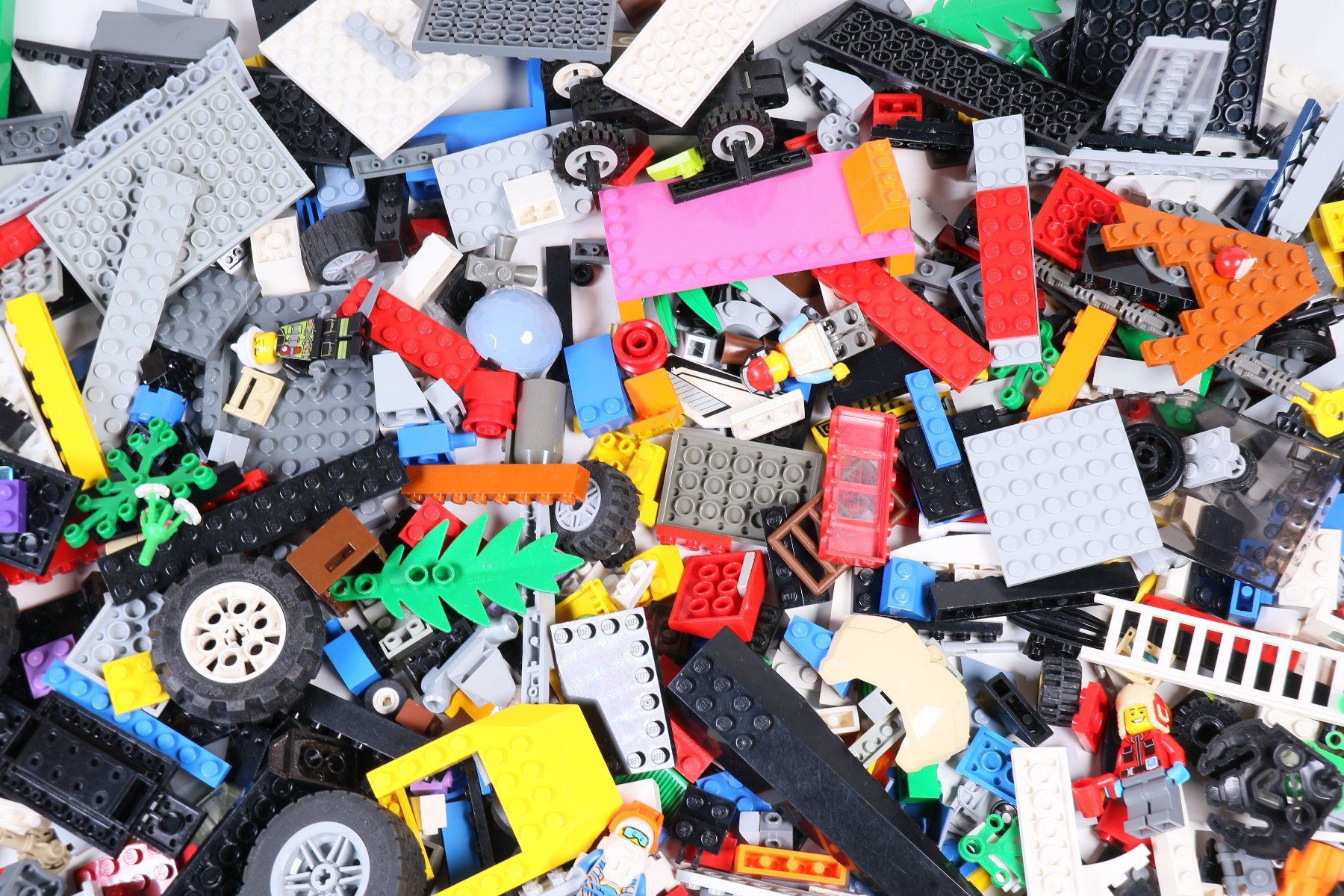 Lego Baukästen: 1.5 kg. Legoteile mit Minifiguren – Gebraucht aus Hettlingen von Scholi99 2