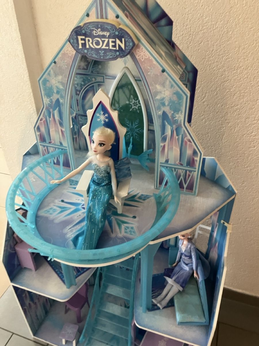 Case e mobili per bambole: Kidcraft Elsa Schloss mit Zubehör – Usato da Rüdlingen venduto da Schnoegli2007 1