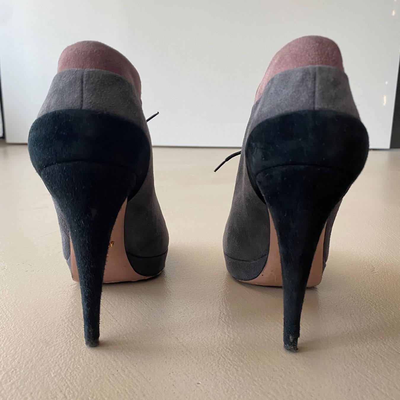Prada Scarpe da donna: PRADA Velours Leder Stiefeletten – Usato da Zürich venduto da ClosetQueen 6