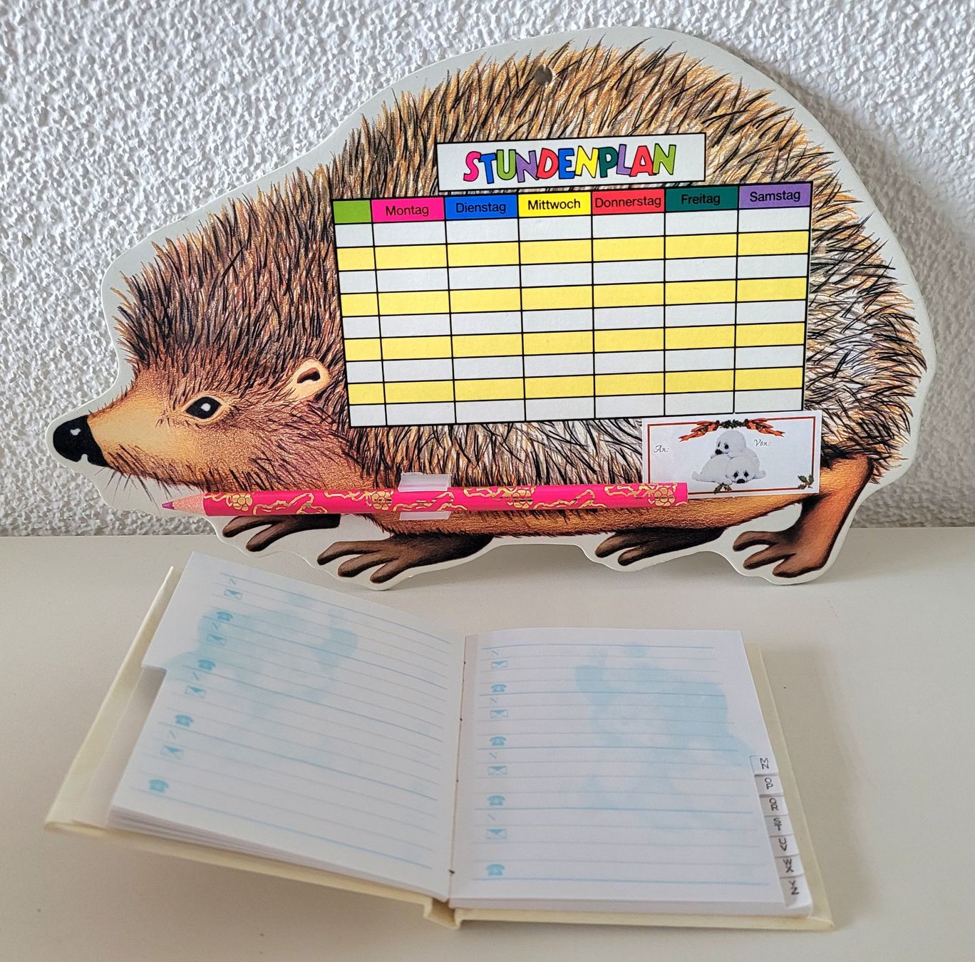 Tutte le decorazioni: Vintage Stundenplan-Igel und Adressbüchlein – Usato da Oberuzwil venduto da rtr_wp6m 1