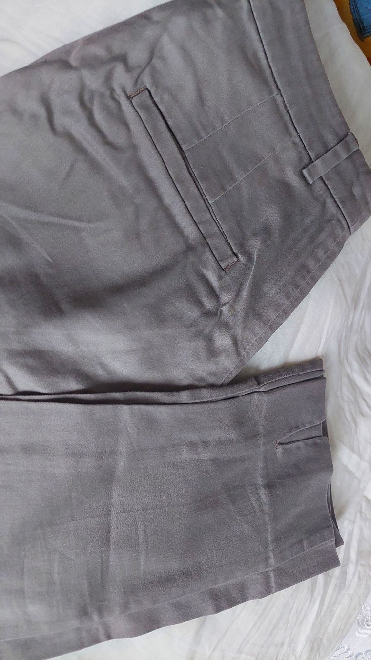 H&M Pantaloni: h&M Hosen,grau in gr.34 – Nuovo (secondo la descrizione) da Basel venduto da O-MEGA 5