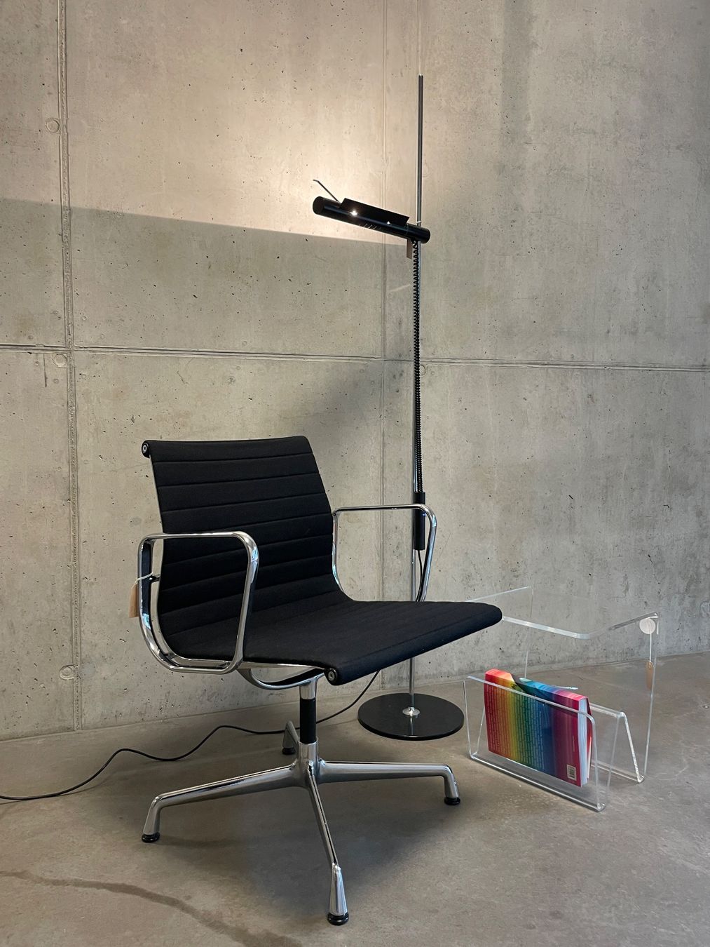 Vitra Sessel: Eames Aluchair EA 108 schwarz – Gebraucht aus Zürich von starch.studio 1
