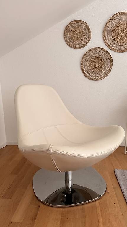 Poltrone: Eleganter Leder-Drehsessel  Weiss – Usato da Hochdorf venduto da Lilporto