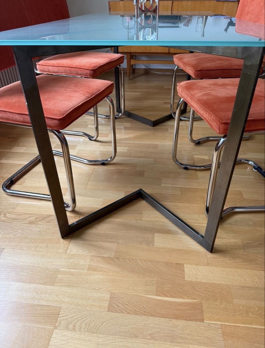 Tische: Glastisch mit Metallgestell – Gebraucht aus Basel von hoc_8ntb 2