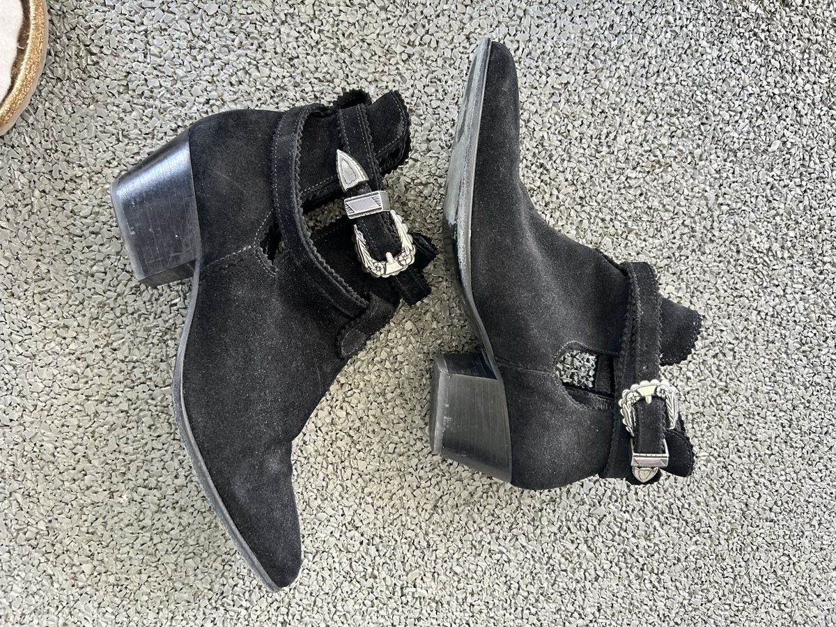 Sandro Scarpe da donna: Boots Sandro daim noir avec boucles argentées taille 37 – Usato da Lully VD venduto da Garance040 1