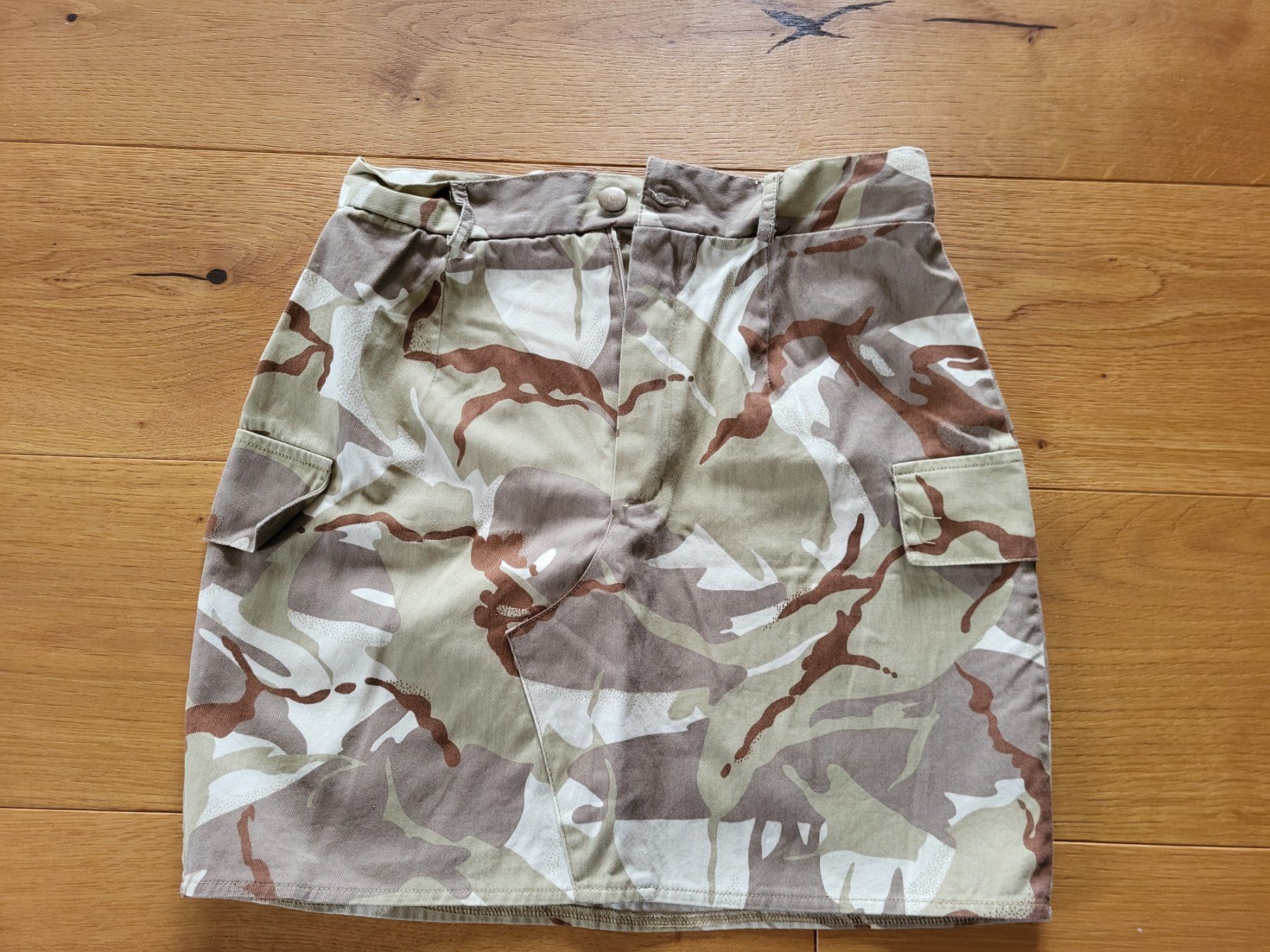 Vestiti & Gonne: Mini-jupe camouflage d'été, taille 36 – Usato da Courroux venduto da Belleange