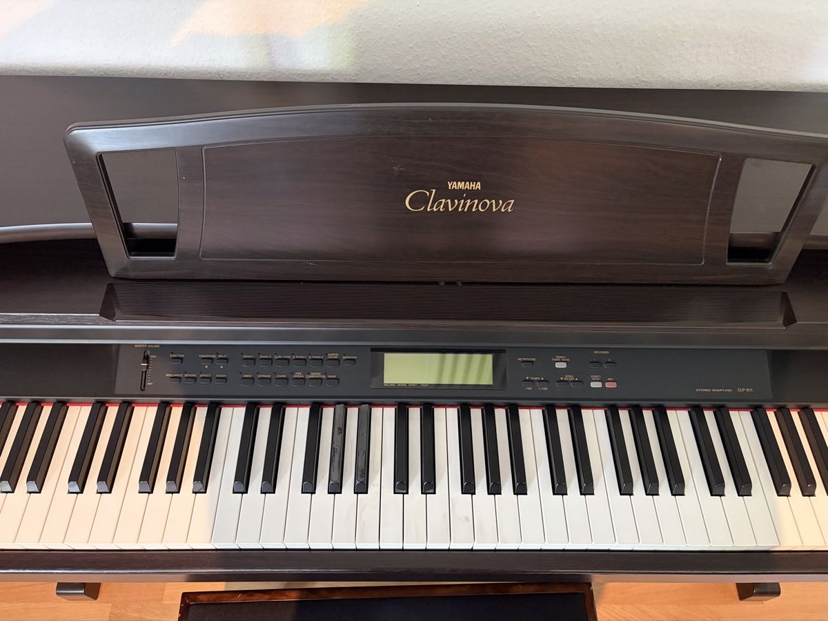 Yamaha Strumenti musicali: Yamaha E-Piano CLP-811 – Usato da Oberuzwil venduto da Streetbuskerl 1