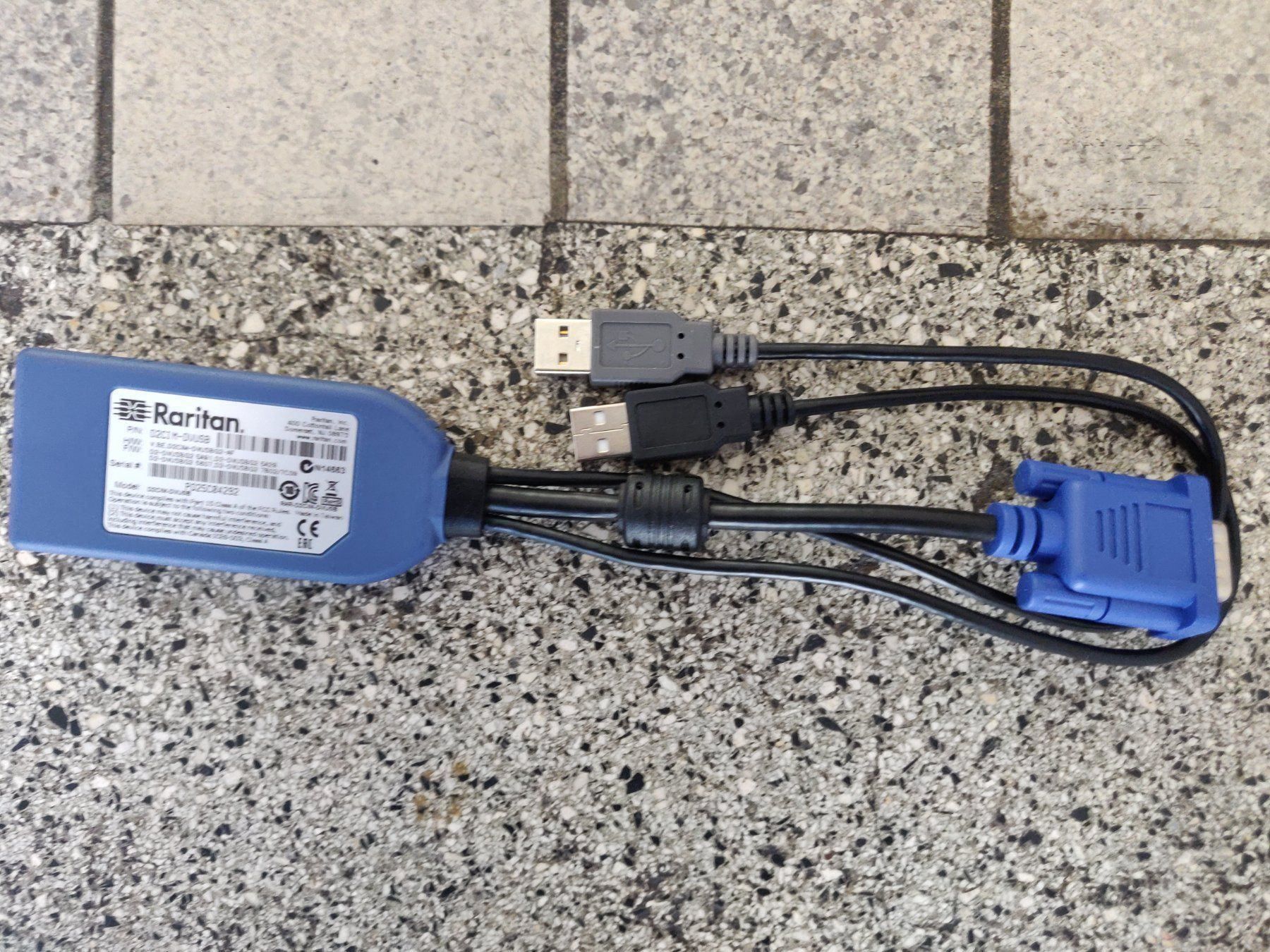 Unità & Adattatore: Raritan D2CIM-DVUSB KVM Adapter – Usato da Zürich venduto da initfour 1