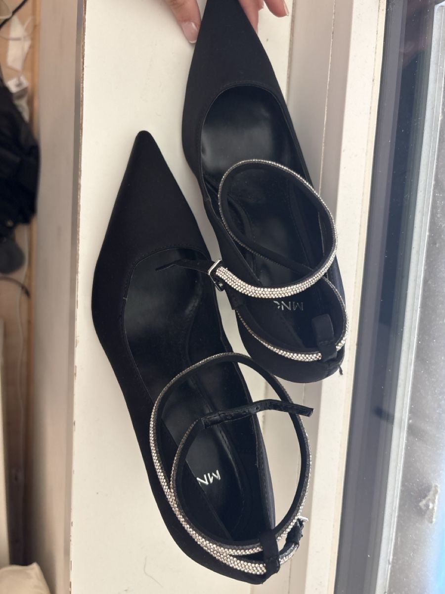 Mango Scarpe da donna: Escarpins Mango noirs avec strass état impeccable – Nuovo (secondo la descrizione) da Echandens venduto da Noor2000 1