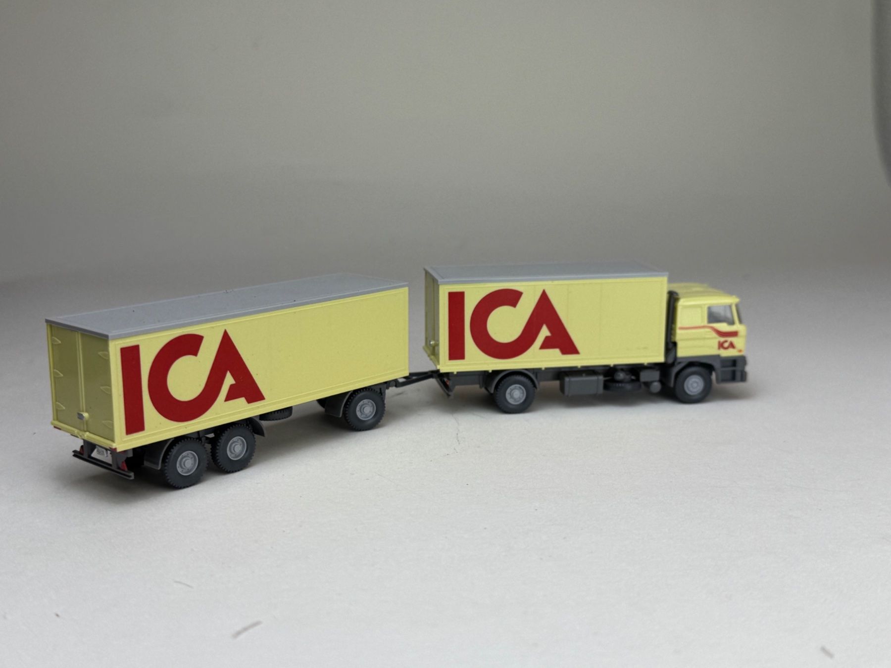 Wiking Modellini d'auto: Wiking DAF Kofferlastzug ICA – Usato da Elm venduto da Wikmtz 1