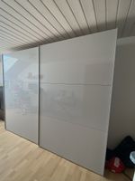 Kleiderschrank mit Schiebetür
