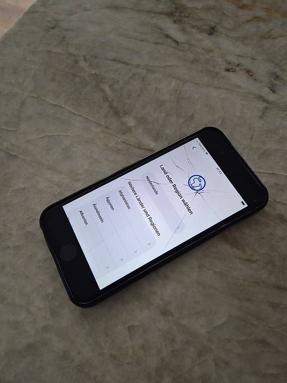 Handys / Smartphones: Iphone SE 2020 – Gebraucht aus Pfäffikon ZH von Cro
