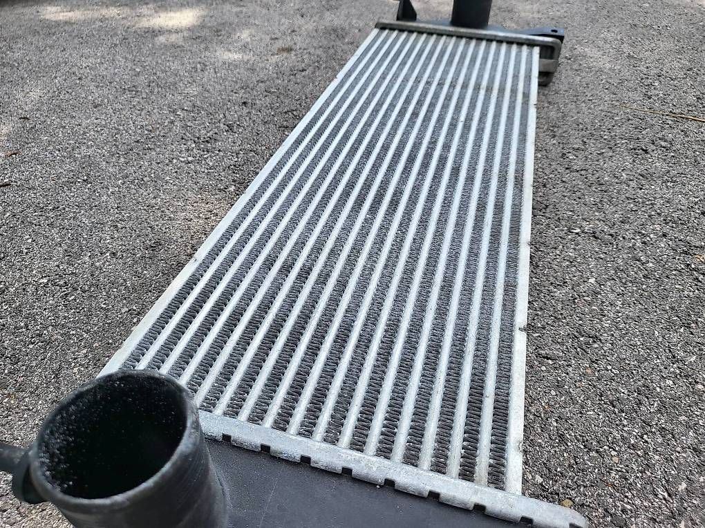 Tutti pezzi di ricambio auto: Intercooler Defender Puma 2.2TD4 – Usato da Penthaz venduto da GGE01