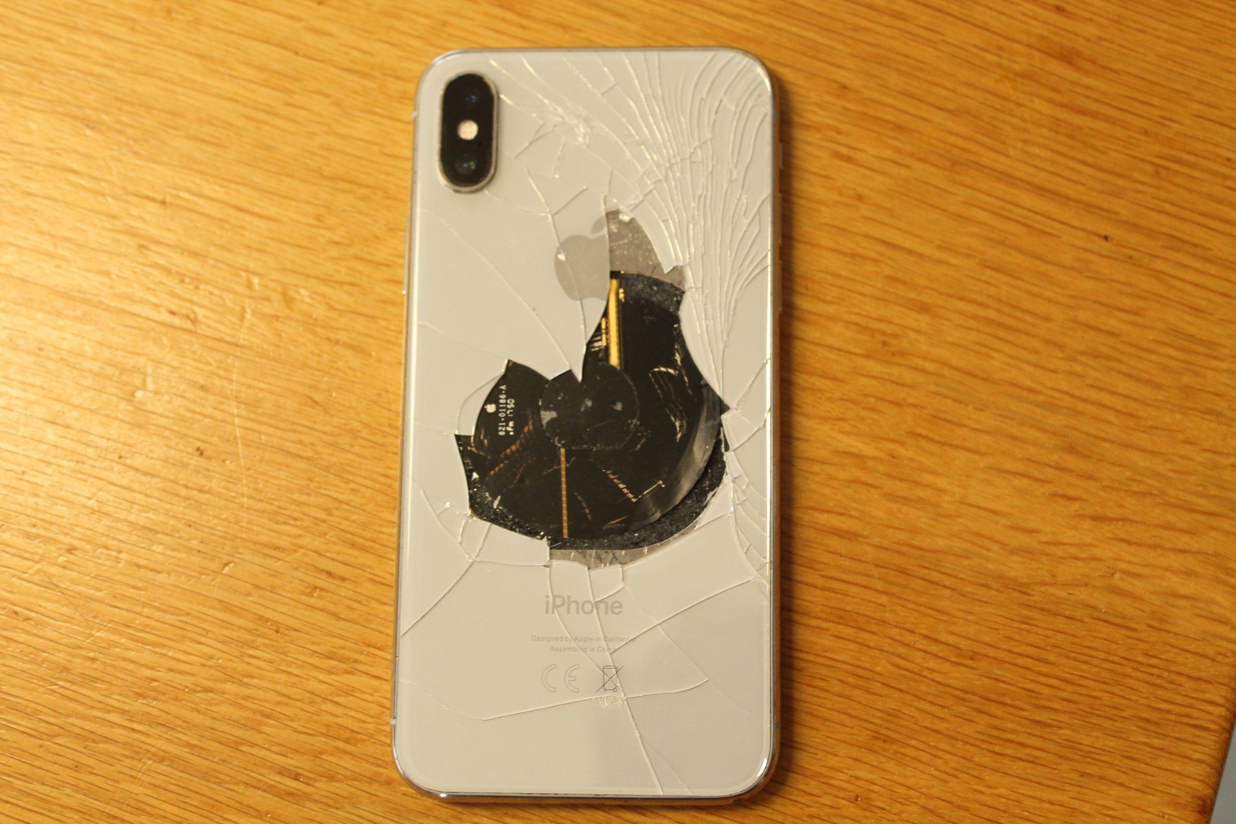 Apple Handys / Smartphones: iPhone  X (Rückseite defekt) – Gebraucht aus Kappelen von  1