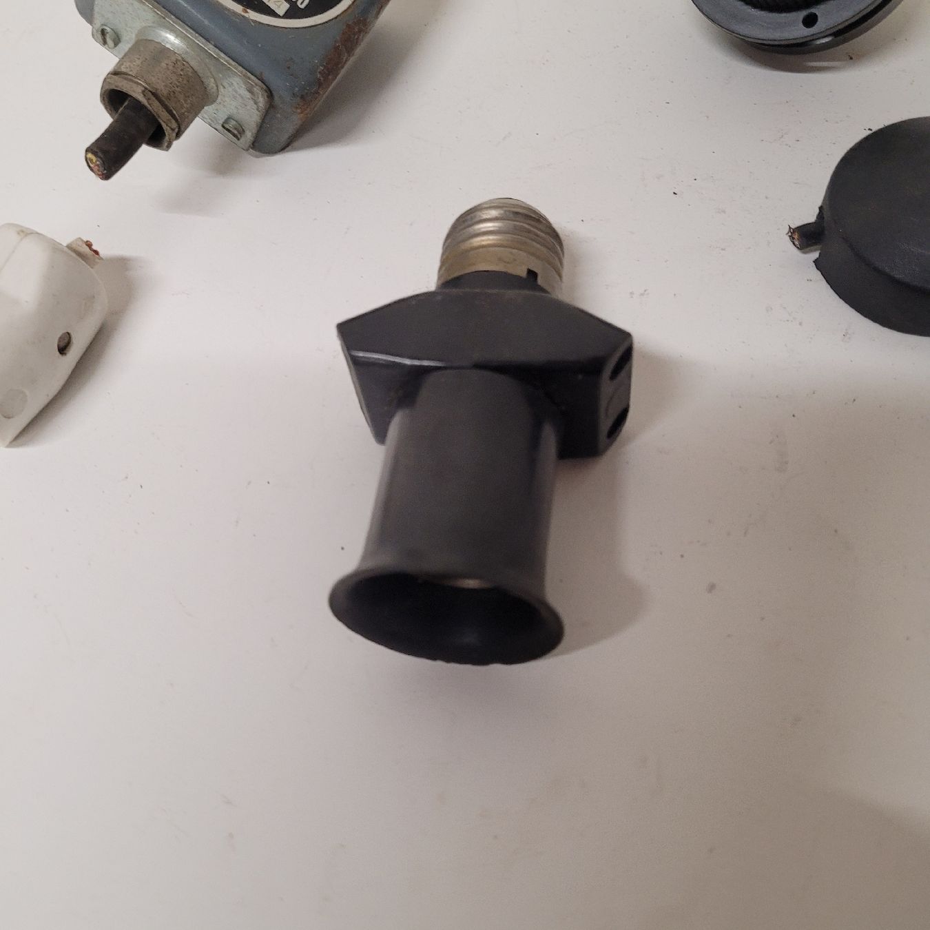 Schalter: altes elektromaterial schalter lampenfassung – Gebraucht aus Reichenburg von AK_78 1