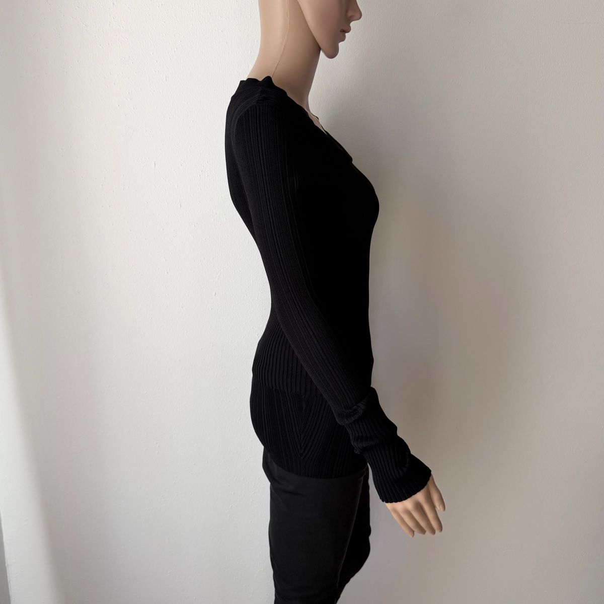 Totême Maglioni & Felpe: TOTEME Sora Top | Rippstrickpullover 🖤 – Usato da Zürich venduto da ClosetQueen 6