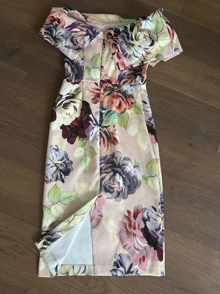 Asos Vestiti: Asos Blumenkleid, Etuikleid, festlich – Usato da Liestal venduto da ell_6xc7 3