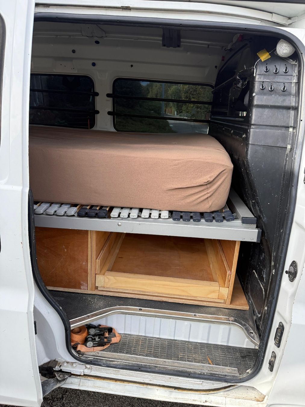 Mobilhome: Camping Ausbau Holz mit Schubladen – Gebraucht aus Zollikofen von APG50 3