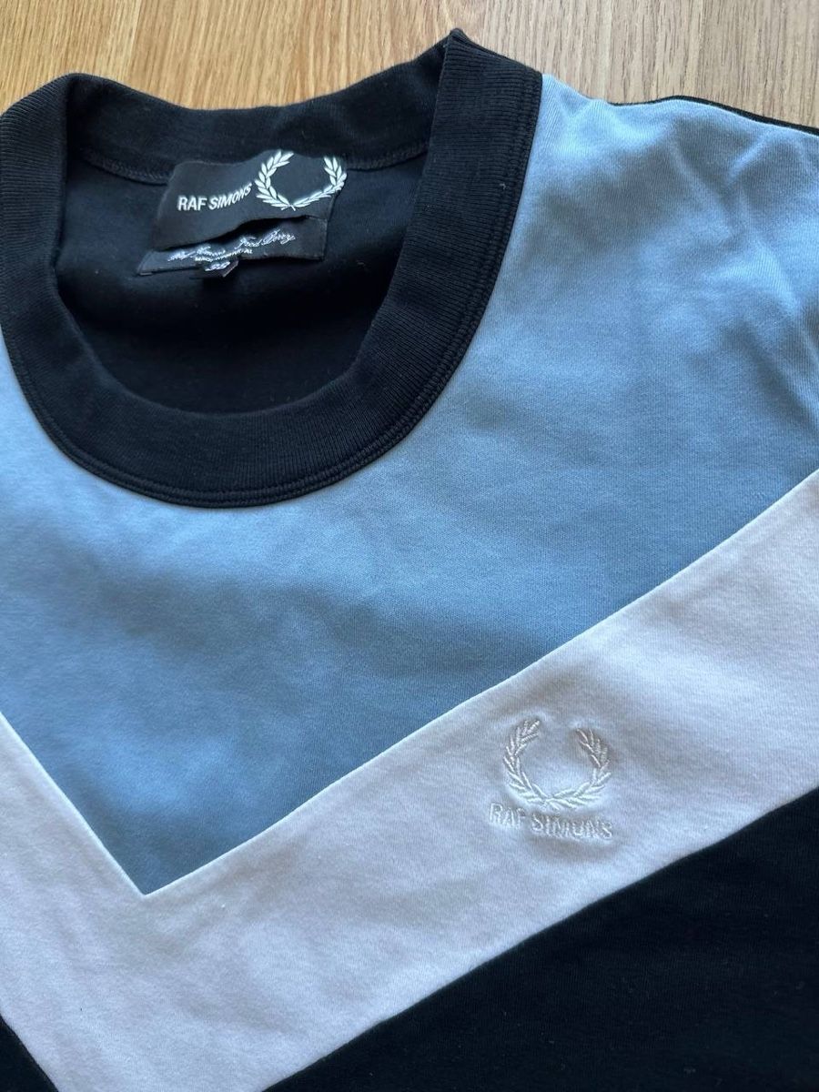 Raf Simons T-Shirts: Raf Simons T-shirt  – Gebraucht aus Pfäffikon ZH von Nataliia. 1
