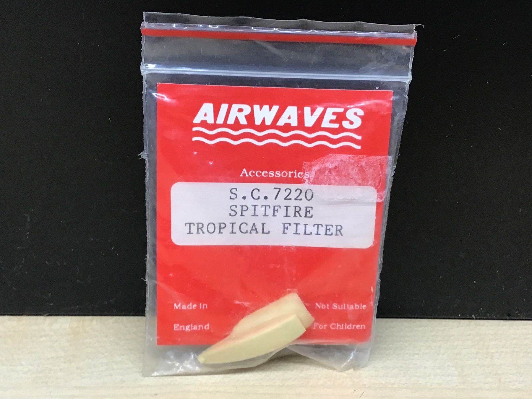 Modellbausätze & Standmodelle: Airwaves Spitfire Tropical Filter S.C.7220 – Gebraucht aus Männedorf von Modell-Spezialisten