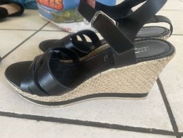 Schwarze Keilabsatz Sandalen, ideal für den Sommer, Gr. 39