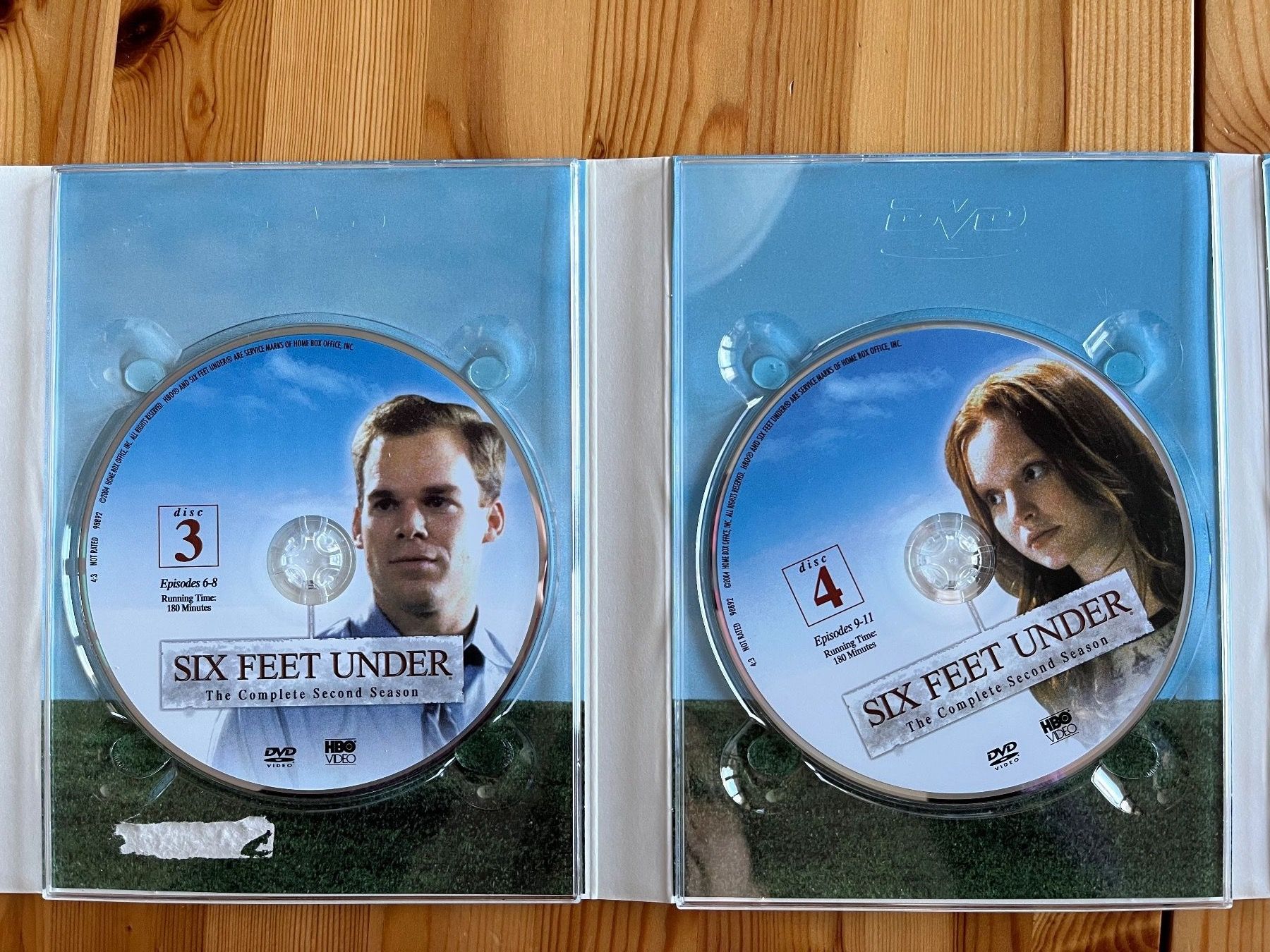Tutti i DVDs: Six Feet Under Season 2 – Usato da Zürich venduto da Gurkis 4