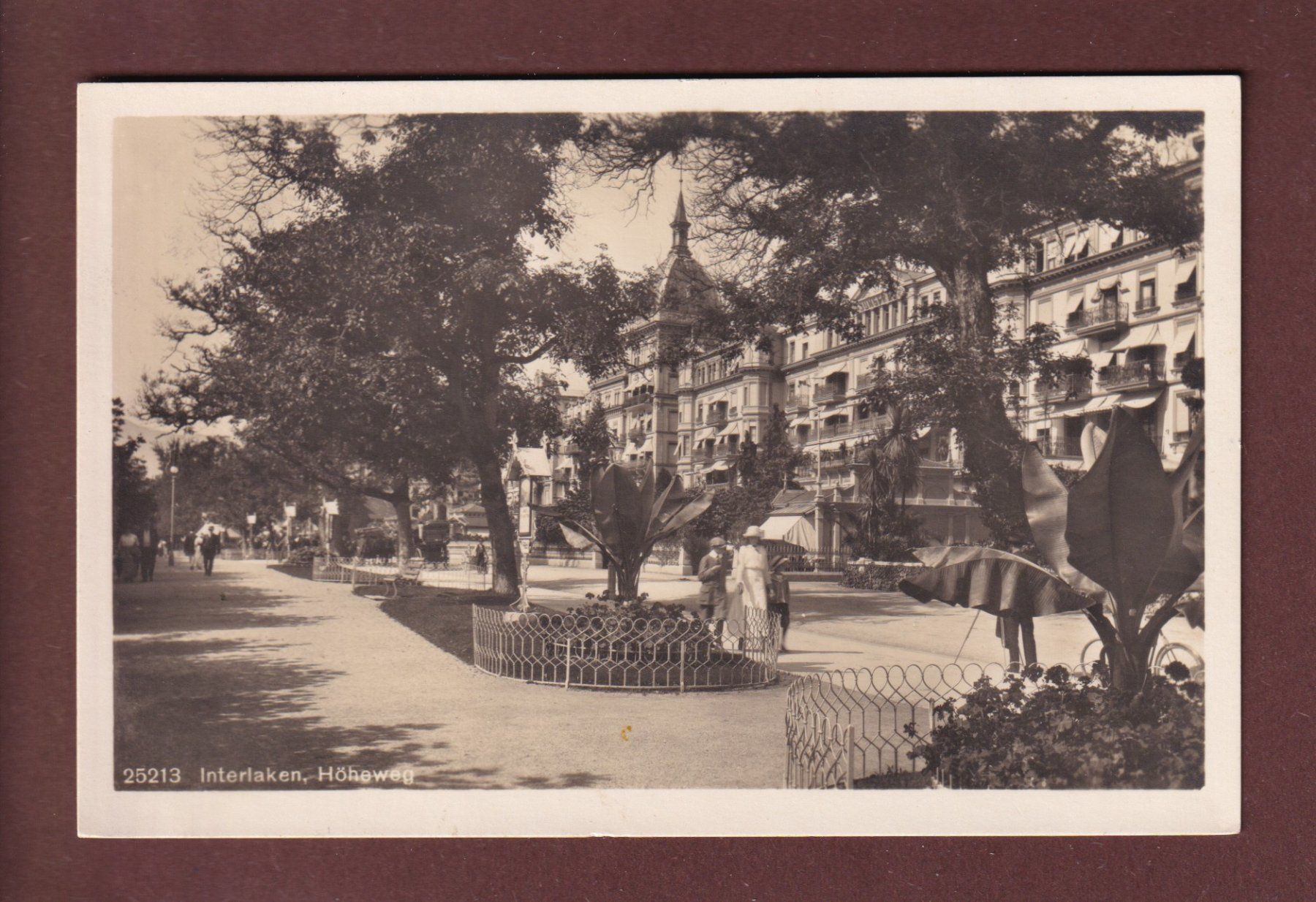 Cartoline postali: INTERLAKEN - Höheweg - 1929 – Usato da Pully venduto da nicecards