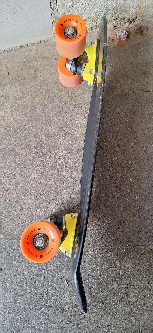 Skateboards: Skateboard, Kinder, Orange Räder, Schwarz – Usato da Richterswil venduto da C011 2
