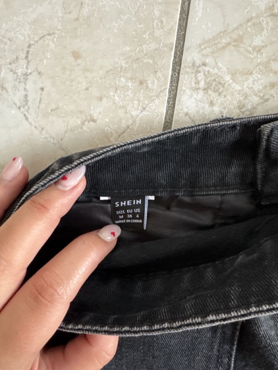 Shein Jeans: SHEIN pantaloncini corti neri  – Nuovo (secondo la descrizione) da Stabio venduto da mir_fer 2