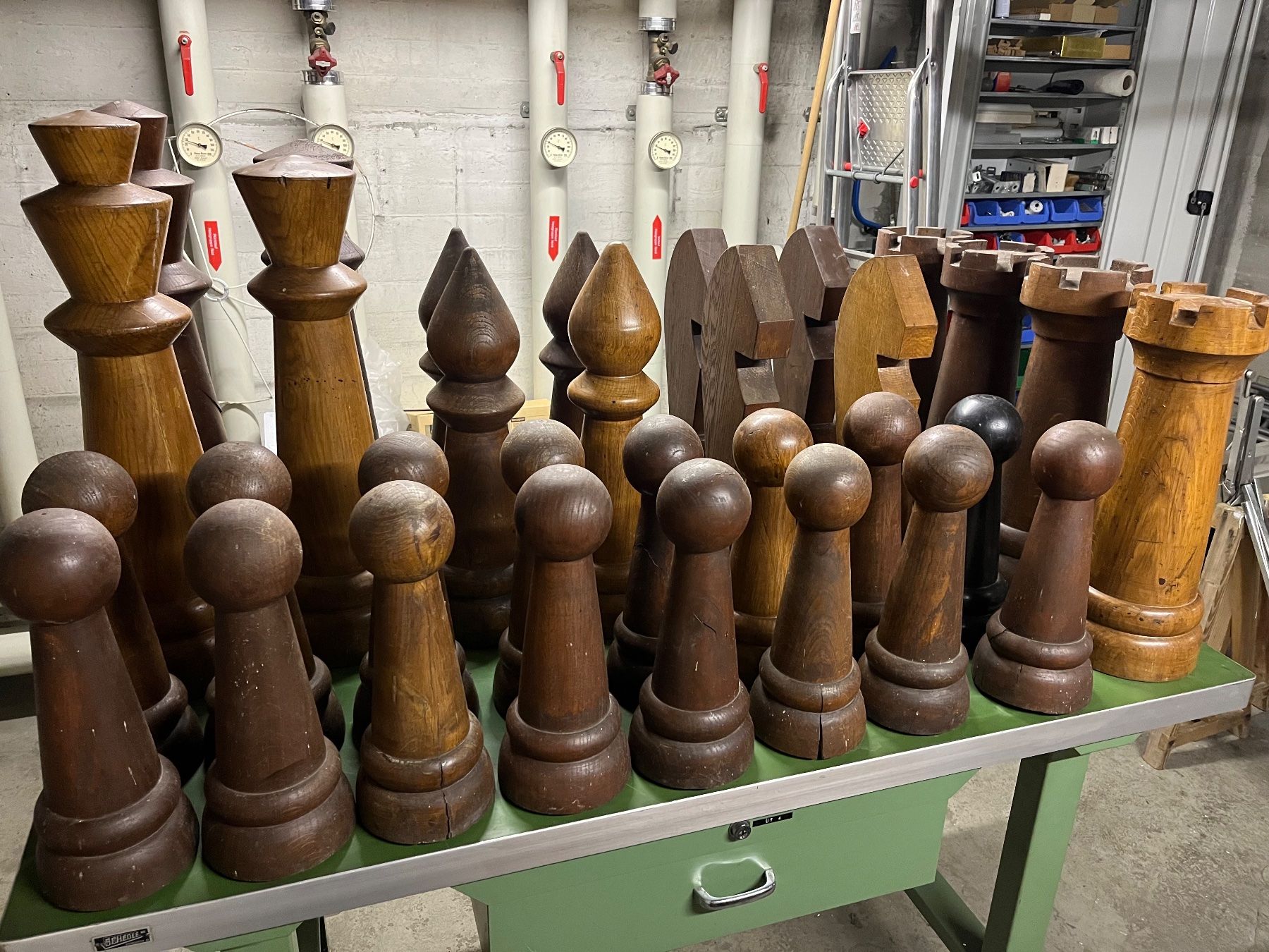 Jeux: Gartenschach, grosse Holzfiguren – D'occasion à Zürich par artvoll