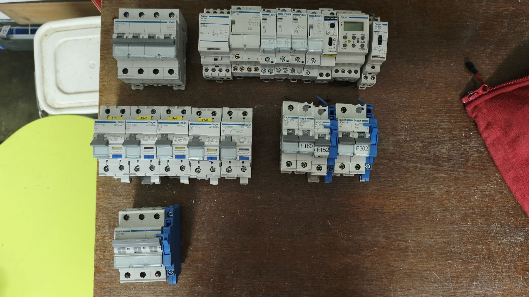 Hager Componenti elettronici: Gebrauchte Hager Elektrokomponenten, – Usato da Riehen venduto da jam_8ly9