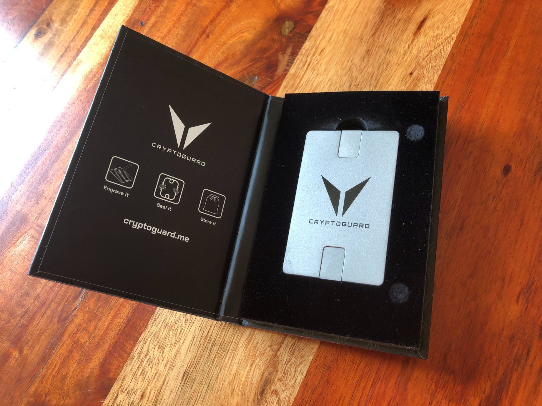 Coin Miner: Crypto Guard: Secure your private keys on Titanium! (single) – Neu und originalverpackt aus Thun von slicebice