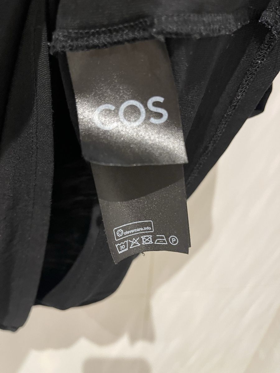Cos Top: Top COS schwarz, Grösse L – Usato da Mauren venduto da toppiloppi 2