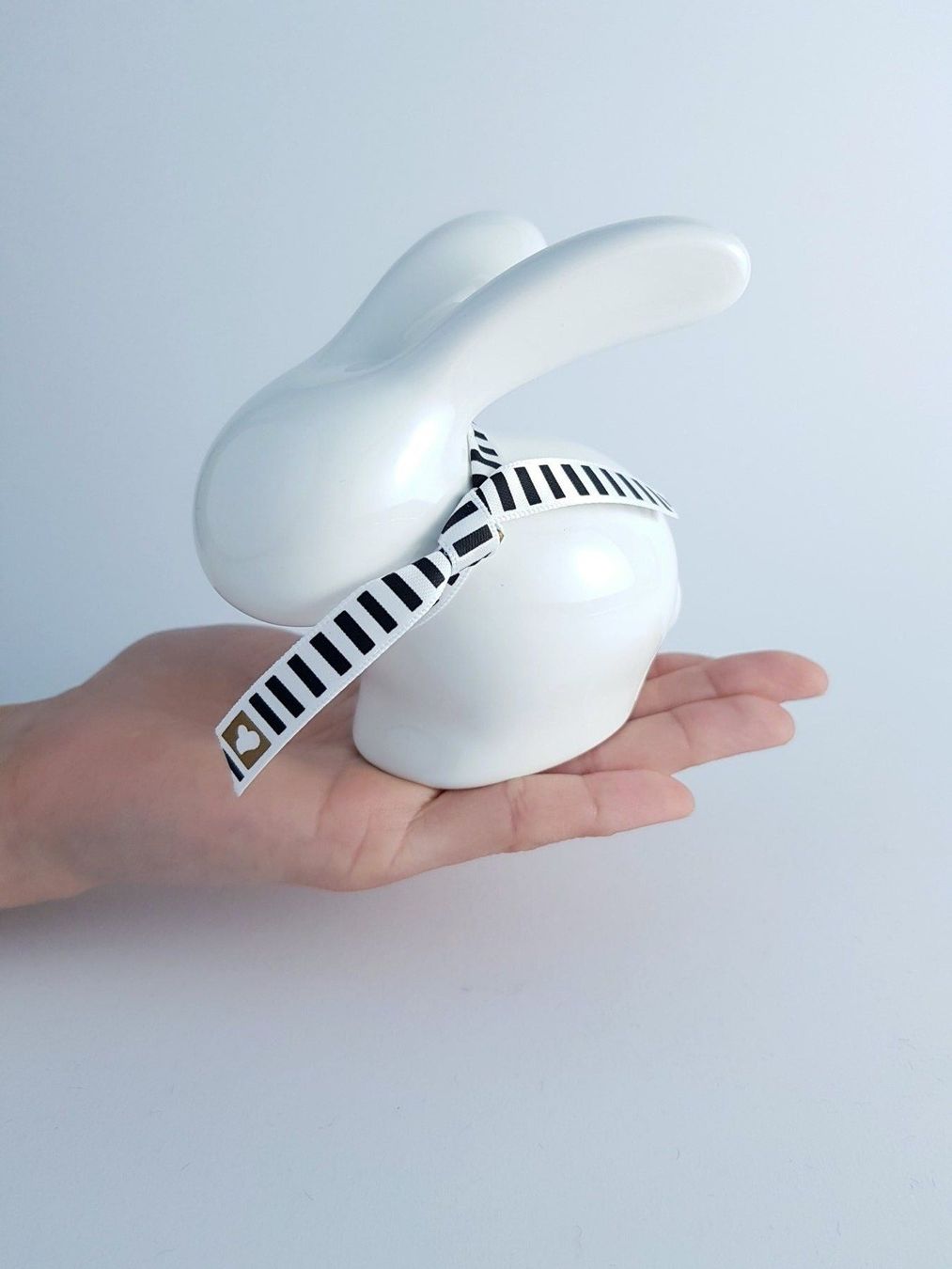Tutte le decorazioni: Gino Hase sitzend Schleife Weiss Keramik – Usato da Brugg AG venduto da swiss.sales.force 2