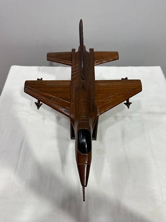 Kit di modellismo & Modellini statici: Handgeschnitztes Holzmodell Kampfjet auf Sockel – Usato da Obernau venduto da Arche_Noah_Brocki 4