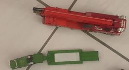 Feuerwehr und LKW mit Auflieger